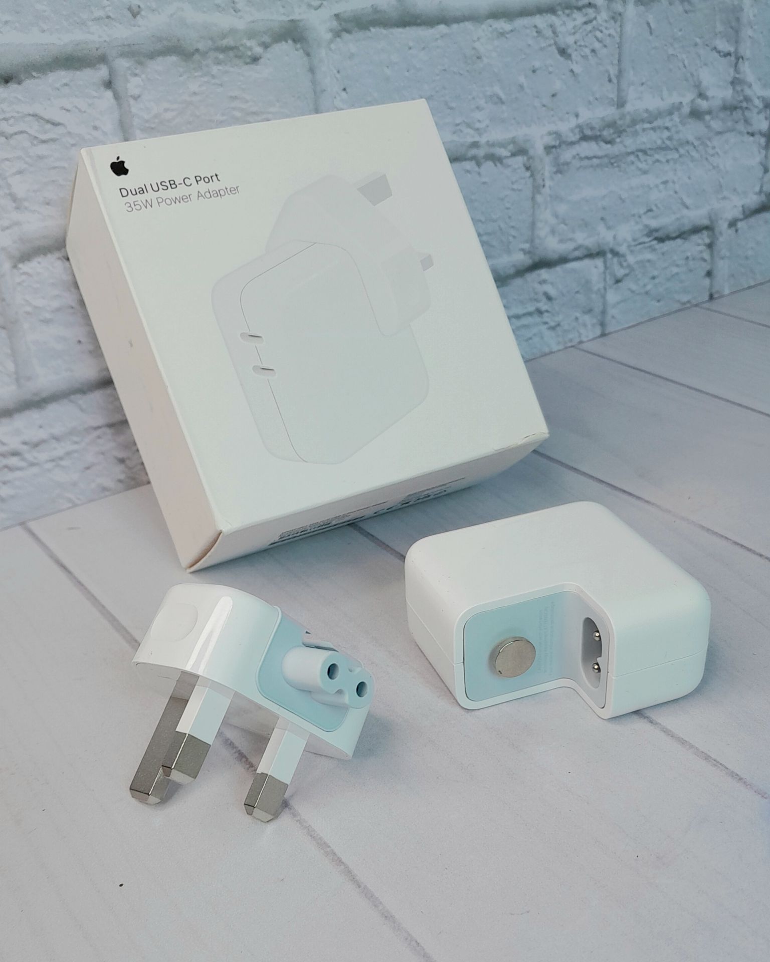 شارژر دیواری دو پورت USB-C سه پین 35 وات اپل مدل Apple 35W